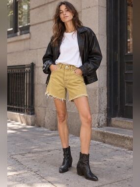 Levi’s hand dyed raw edge, high waisted mustardyellow Bermuda shorts size 34